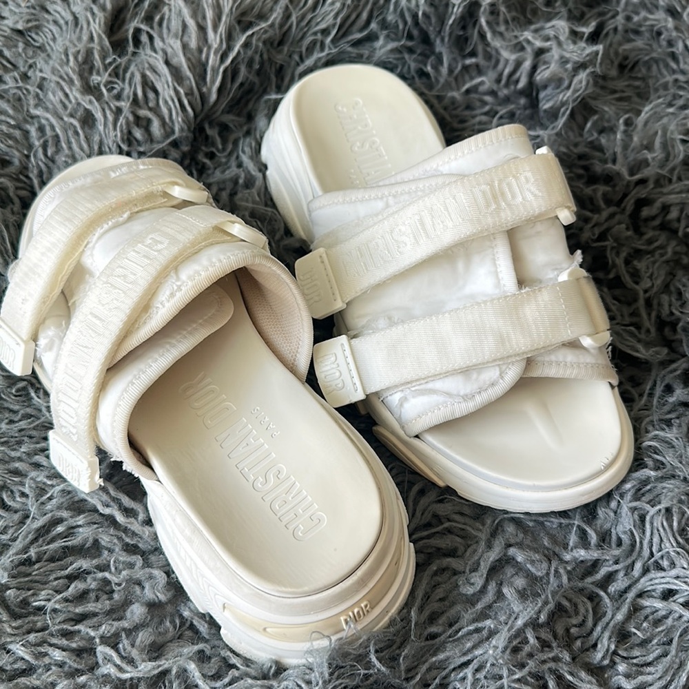 CHRISTIAN DIOR slides
